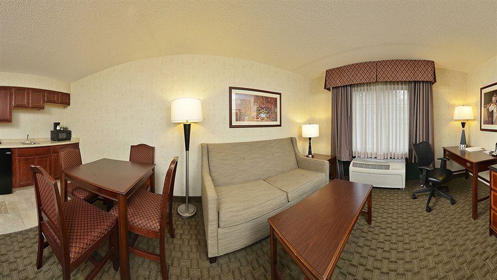 Hampton Hotel East Aurora